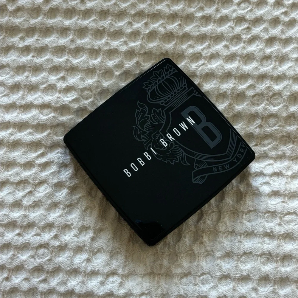 NWOT BOBBI BROWN Sheer Finish Pressed Powder Soft Porcelain .31 oz